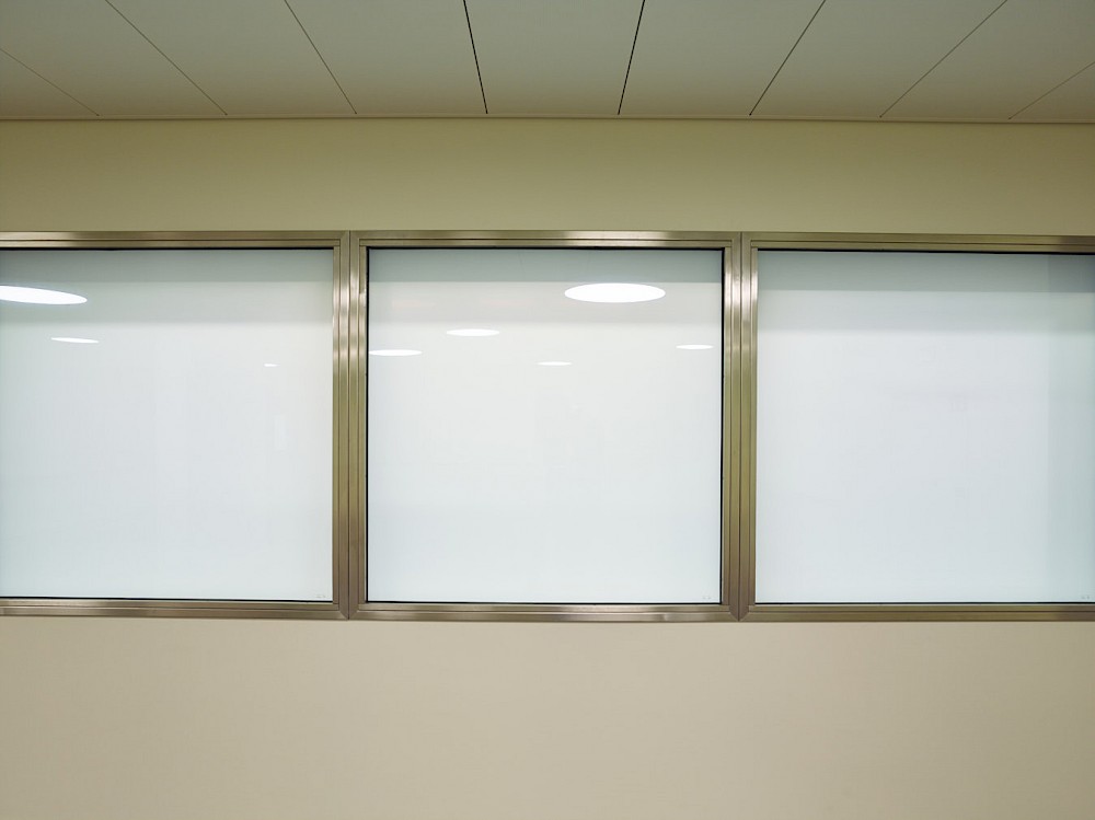 Das geschlossene Fenster bei Belegung des OP-Saals.