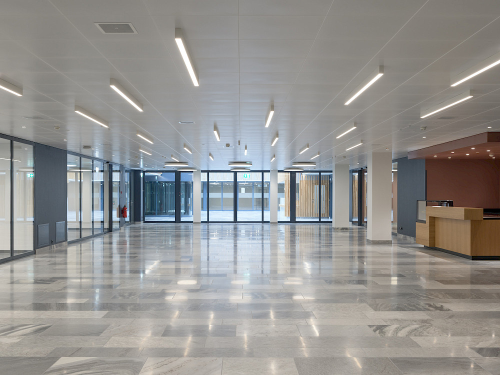 Eingangshalle und Konferenzzentrum